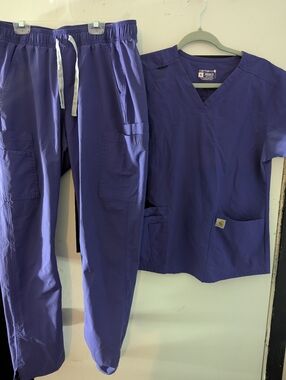 Carhartt Modern Fit Scrub Top in Deep Purple